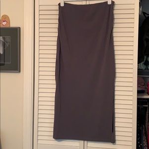 Synergy maxi skirt skit on sides to the knee.